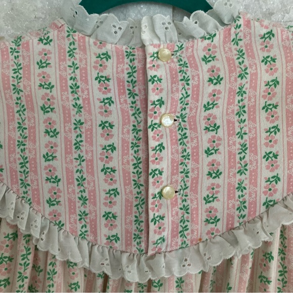 💖Lanz soft flannel nightgown w/ pearl buttons eyelet trim. - Picture 7 of 8